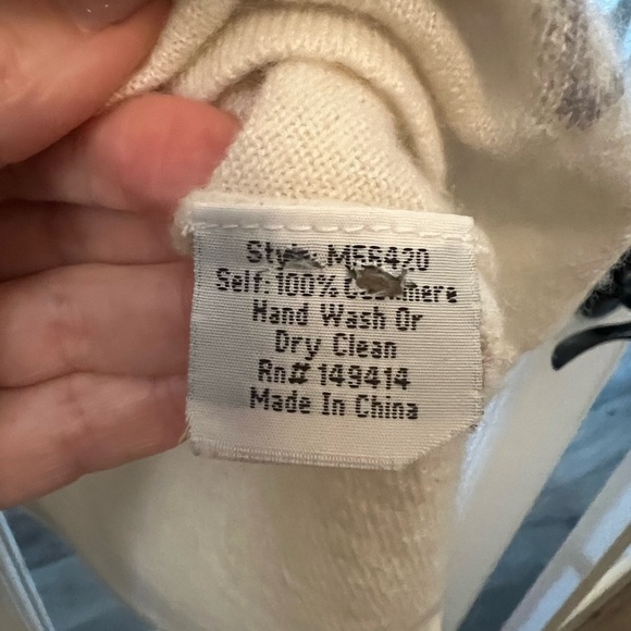 Johnny Was Cream V-Neck cashmere Sweater with Gray Star and Moon Design - Picture 7 of 8